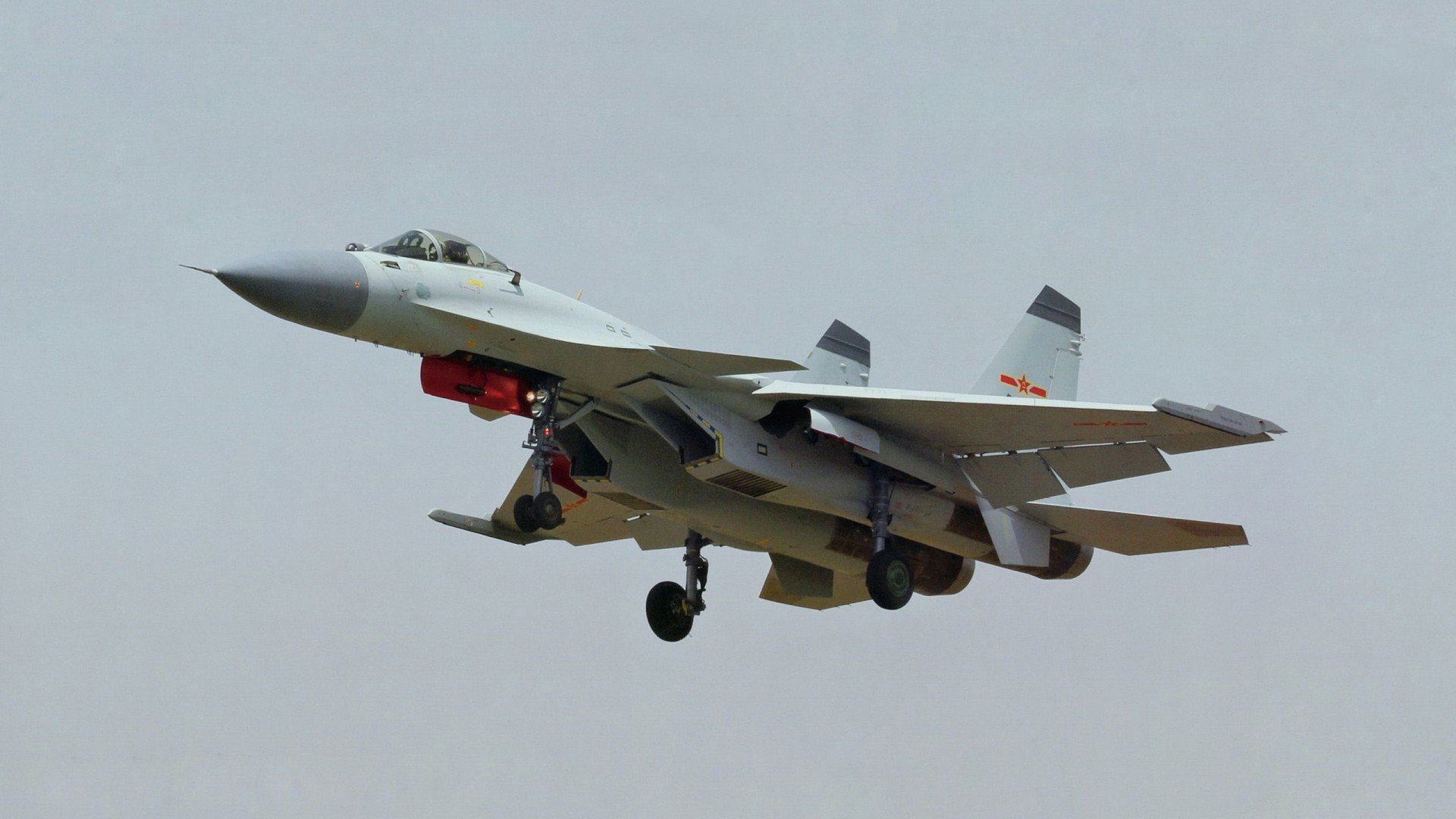 战术体系逐渐稳定球员在不同位置上展现出更强执行能力，球队战术打法