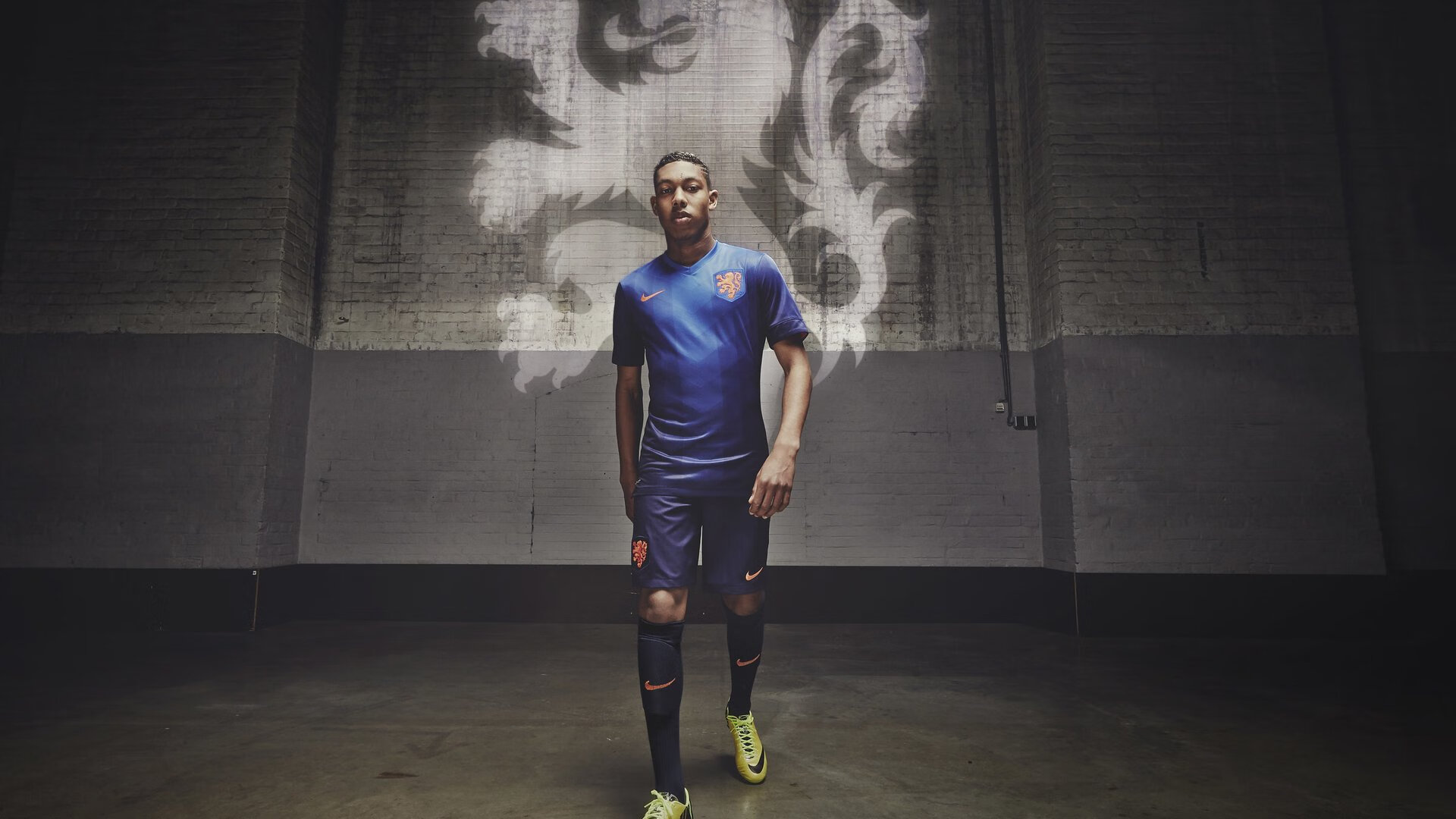 PSV前锋卢克·德容以29球荣膺荷甲最佳射手。，卢克德容和西姆德容