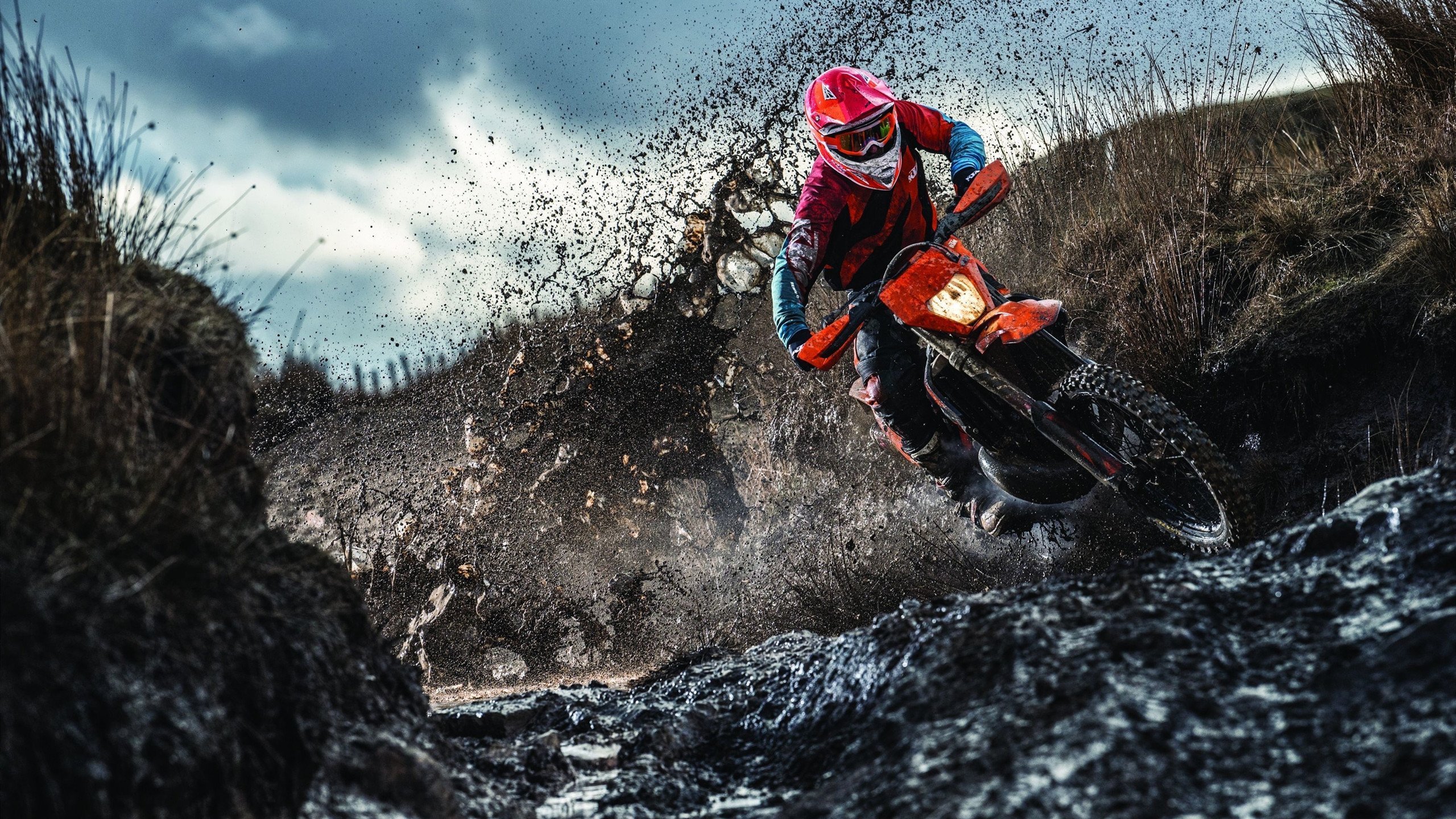 中学生篮球比赛火热开赛,校园体育氛围浓厚,初中篮球赛事