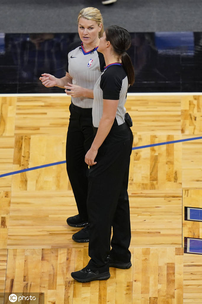 性别歧视！女性在NBA