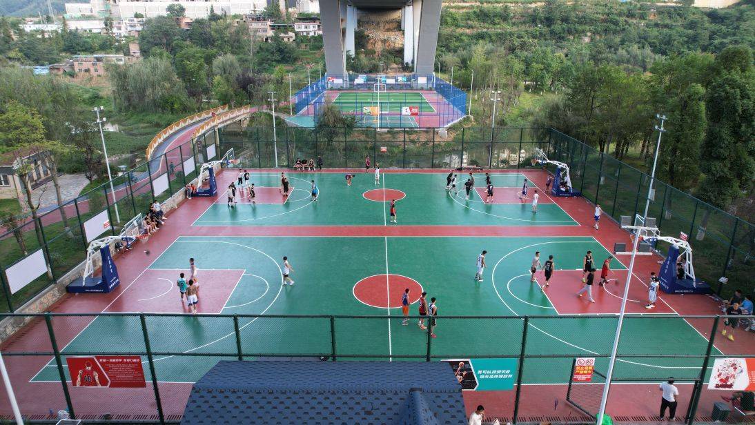 中国篮球场地设施建设！